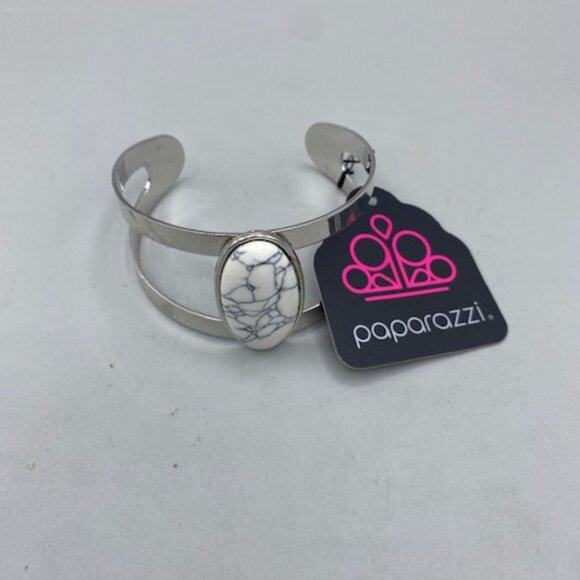 Paparazzi Quarry Queen White Bracelet - Picture 1 of 3